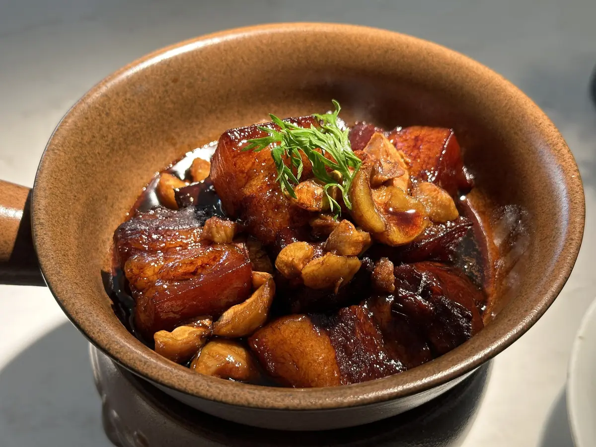 Dongpo pork with chestnuts