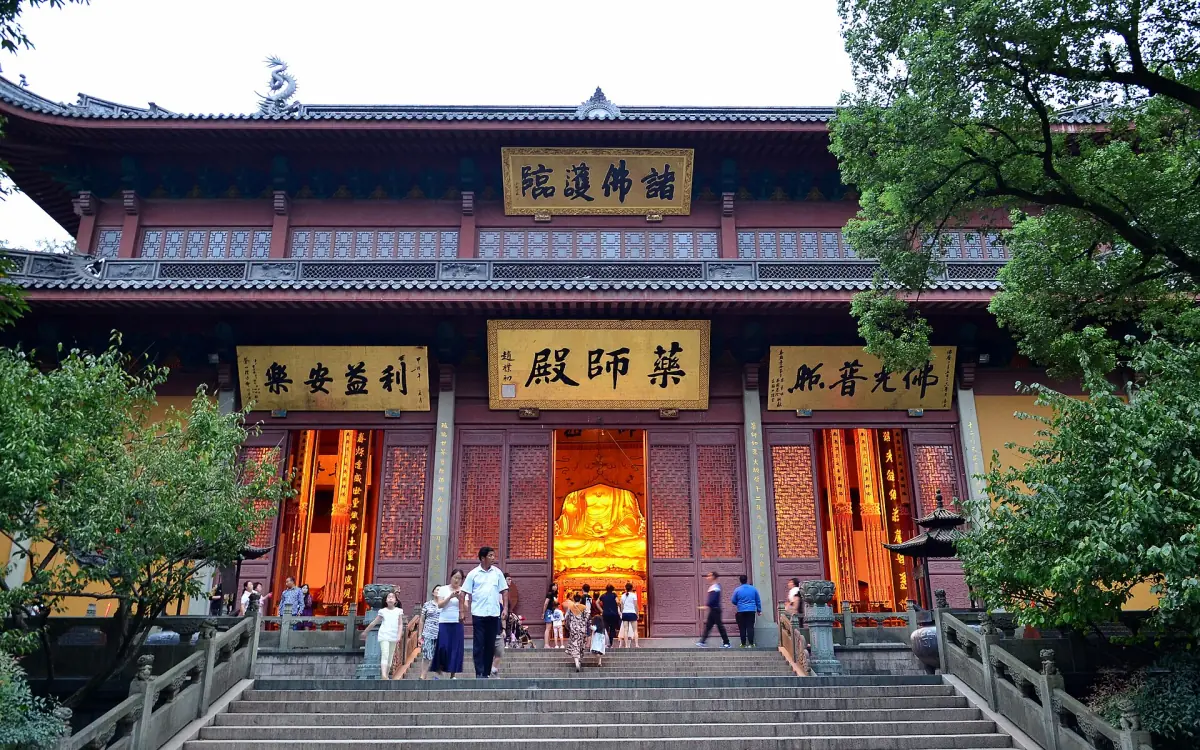 A hall of Lingyin Temple
