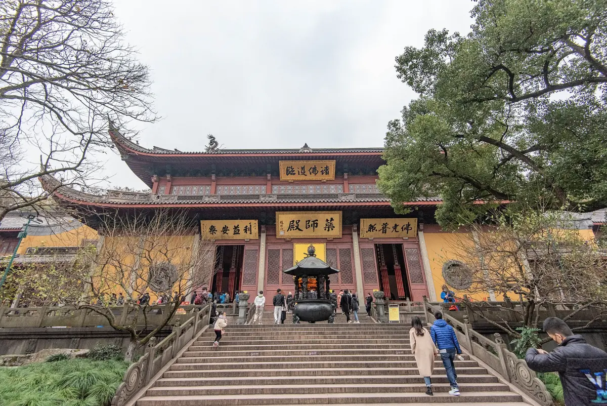 Steps up to a hall of Lingyin Temple